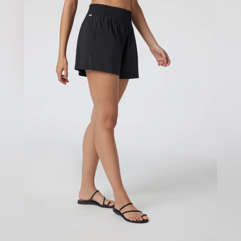 Vuori High Waist Black Women’s Shorts